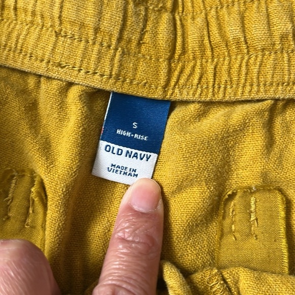 Old Navy Mustard Yellow Cargo Shorts with Elastic Waistband - Picture 2 of 5